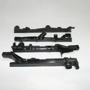 Části motoru Nádrž chladiče